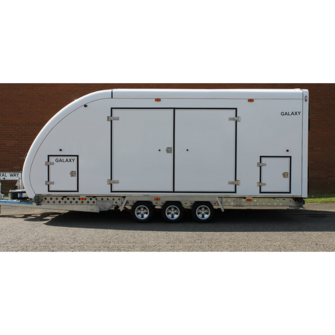 Woodford Galaxy - Lukket trailer - 3.500 kg - Lang, bred model - 3 aksler